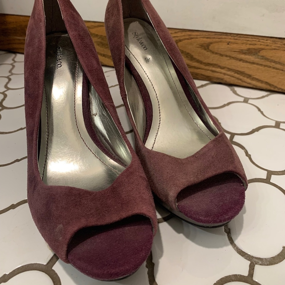 Suede plum heels